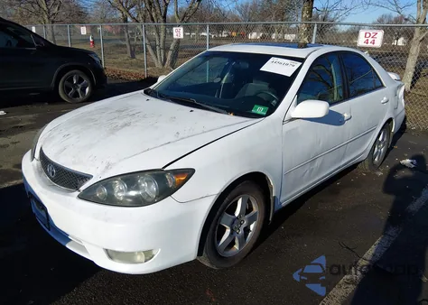 2005 Toyota Camry Se z USA, uszkodzony, nr VIN 4T1BE32KX5U433623
